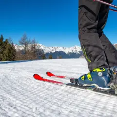 Jak dobrać idealną długość nart freestyle? Porady dla każdego poziomu zaawansowania