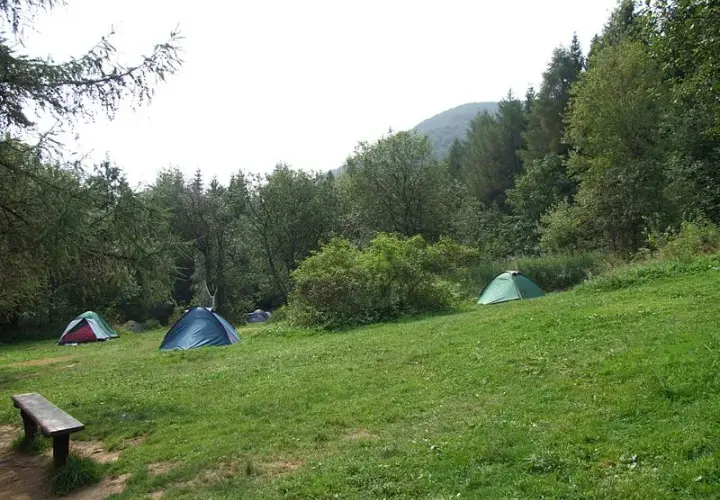 Bacówka PTTK pod Małą Rawką – wszystko, co musisz wiedzieć przed wizytą