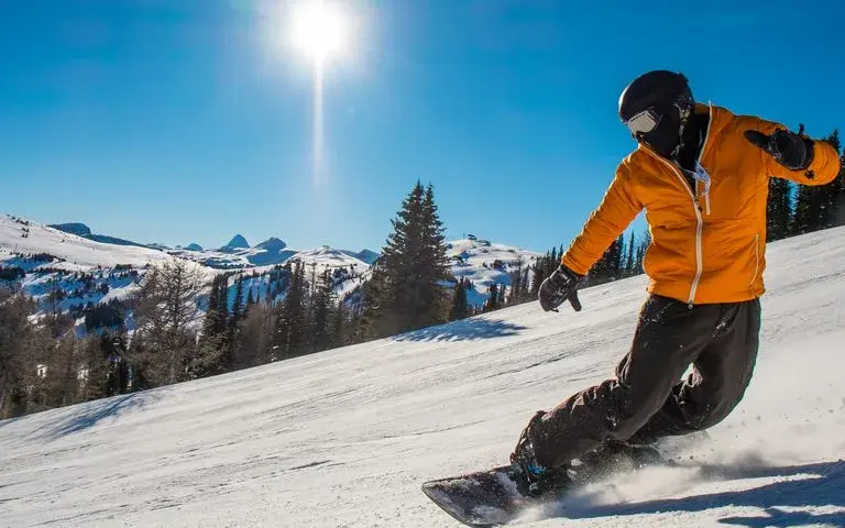 Ile zajmuje nauka jazdy na snowboardzie i co wpływa na czas nauki